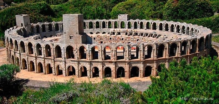 Cover Image for Top 10 Largest Roman Amphitheaters