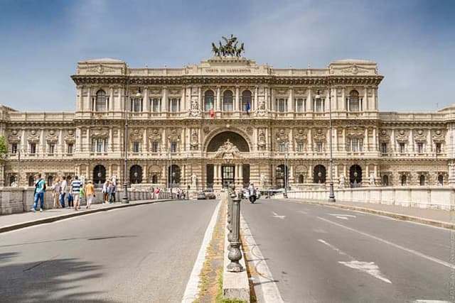 Cover Image for Top 10 Largest Palaces of Justice