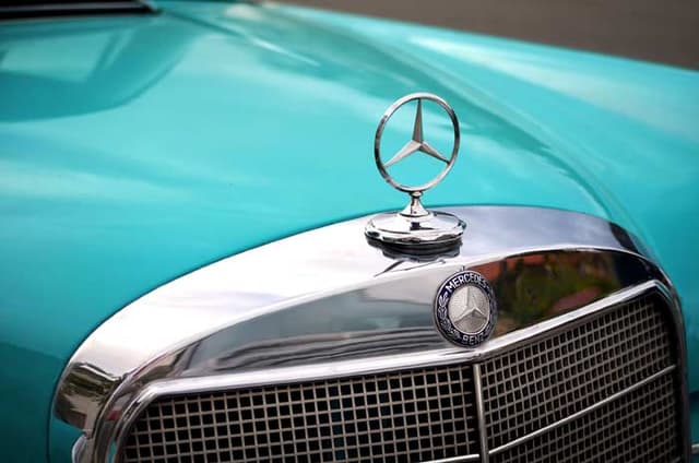 Cover Image for Top 10 car brands with a figure on the radiator