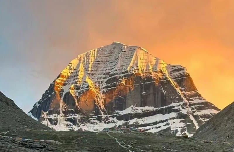 Cover Image for 10 Mysteries and Claims About Mount Kailash – Fact-Checked