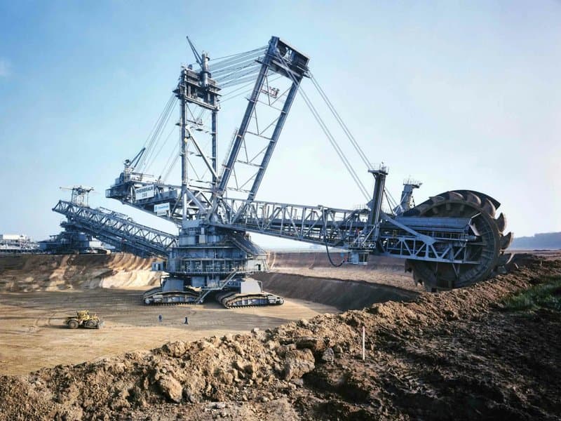Cover Image for The world’s largest excavator: 10 facts