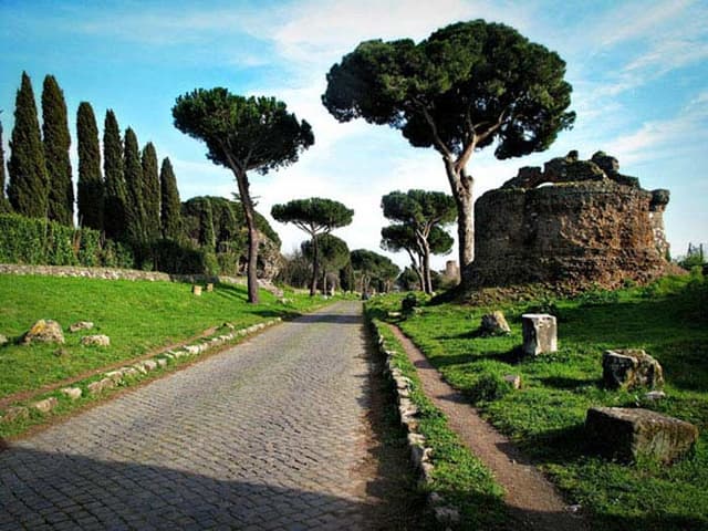 Cover Image for Top 10 Roman roads that have survived to the present day