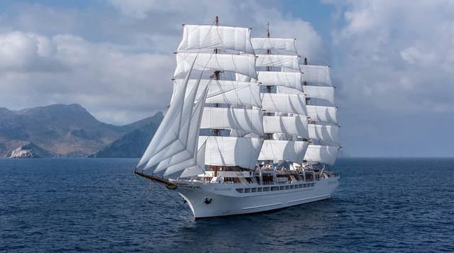 Cover Image for Top 10 Largest sailing ships in history
