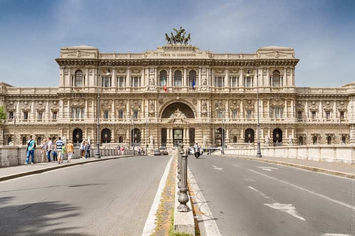Cover Image for Top 10 Largest Palaces of Justice